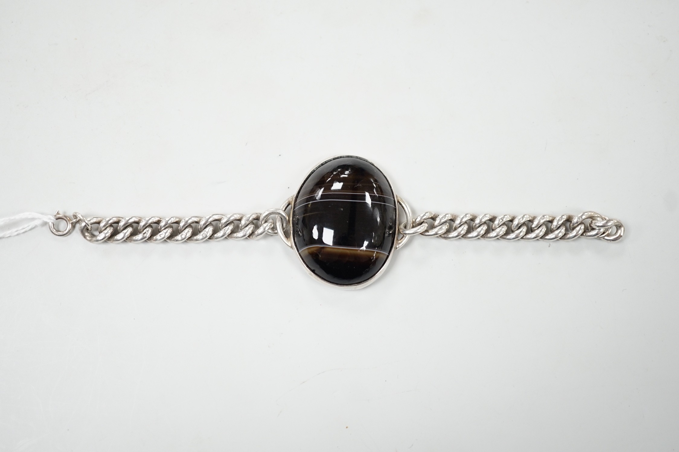 A modern silver and oval banded agate set curb link bracelet, 17cm.